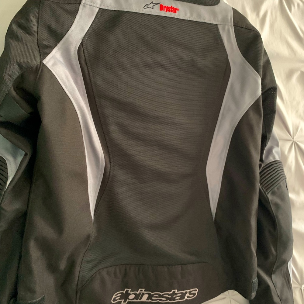 Woman motorcycle jacket with protection